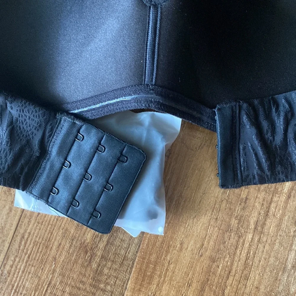 Chirrupy chief black strapless bra size 40D